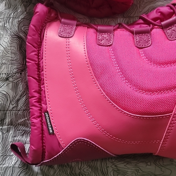 The North Face big kid boots size 7 - Picture 3 of 4